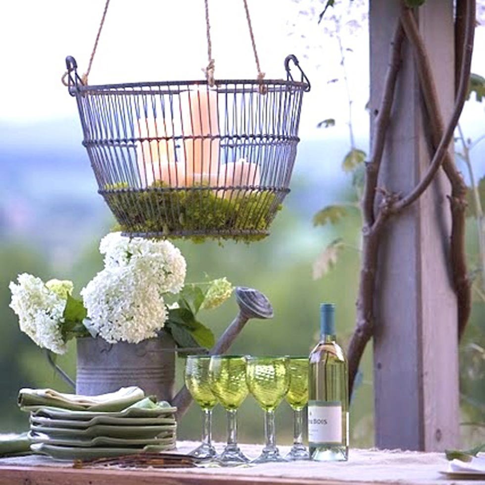 Drinkware, Fluid, Glass, Glass bottle, Bottle, Barware, Cut flowers, Bouquet, Serveware, Drink, 