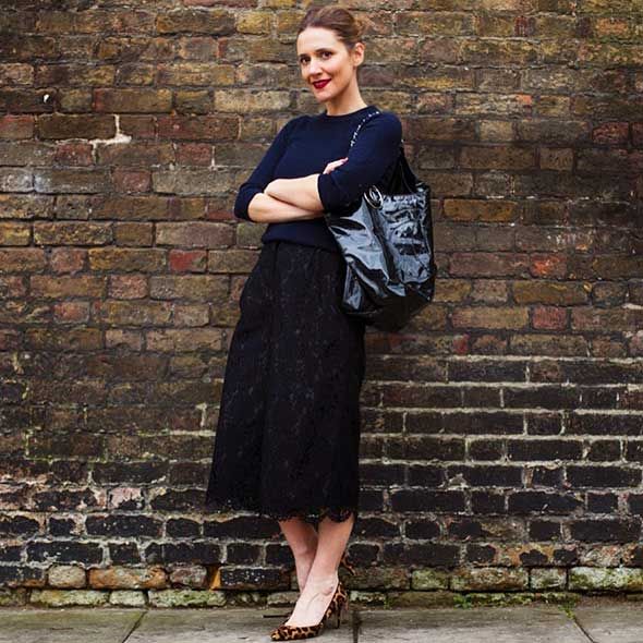 Clothing, Brick, Sleeve, Human body, Shoulder, Joint, Bag, Wall, Style, Street fashion, 