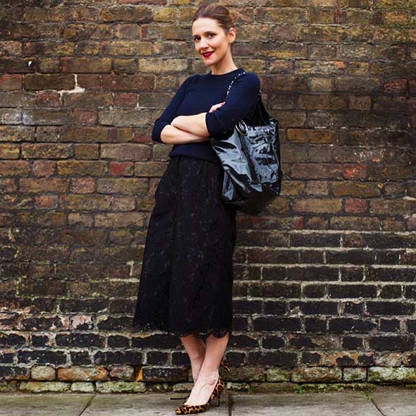 Clothing, Brick, Sleeve, Human body, Shoulder, Joint, Bag, Wall, Style, Street fashion, 