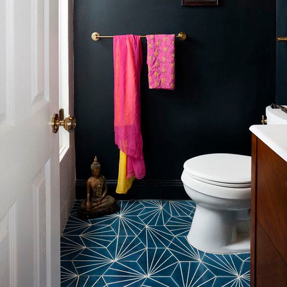 Room, Floor, Property, Plumbing fixture, Interior design, Flooring, Purple, Wall, Toilet seat, Shower curtain, 