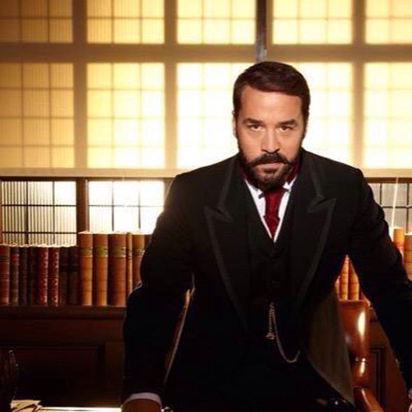 Collar, Facial hair, Dress shirt, Outerwear, Sitting, Formal wear, Coat, Suit, Beard, Blazer, 