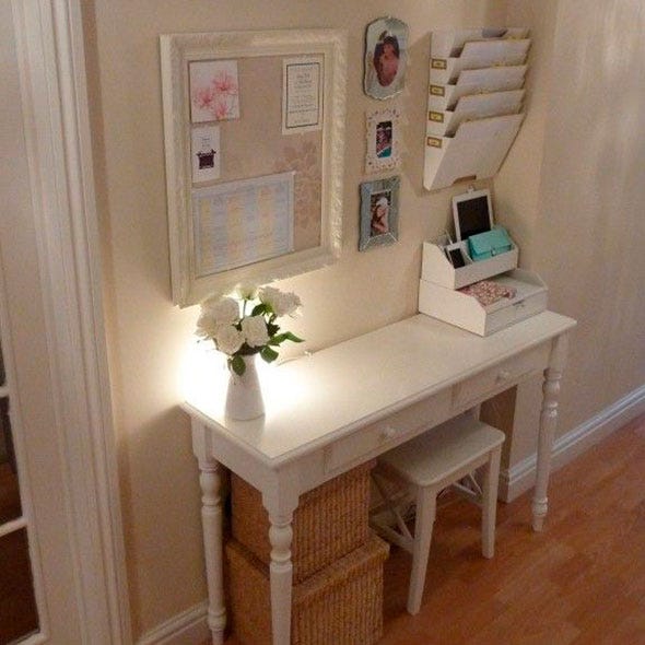 Room, Interior design, Wall, Table, Interior design, Picture frame, Rectangle, Plaster, Desk, Molding, 