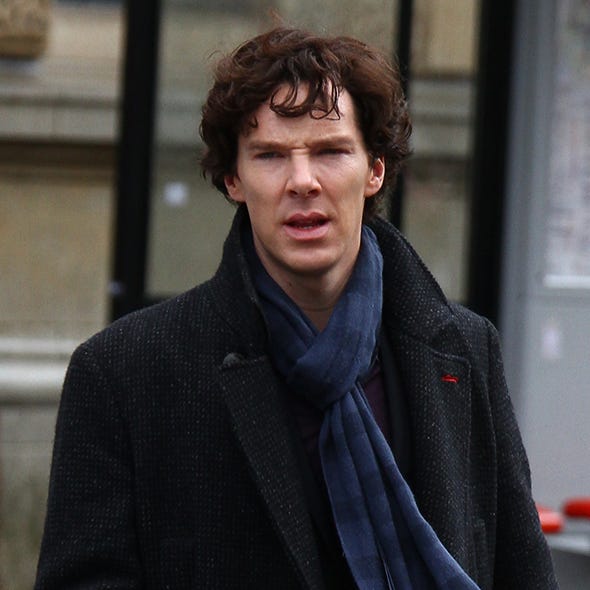 Clothing, Collar, Coat, Textile, Outerwear, Wrap, Street fashion, Stole, Blazer, Scarf, 