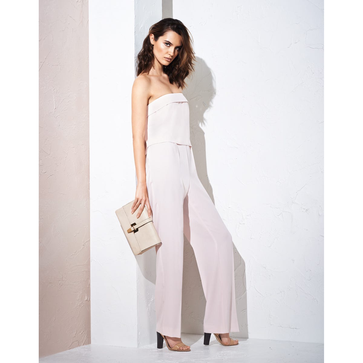 Sleeve, Shoulder, Textile, Joint, Bag, Dress, Style, Waist, Fashion, Beauty, 