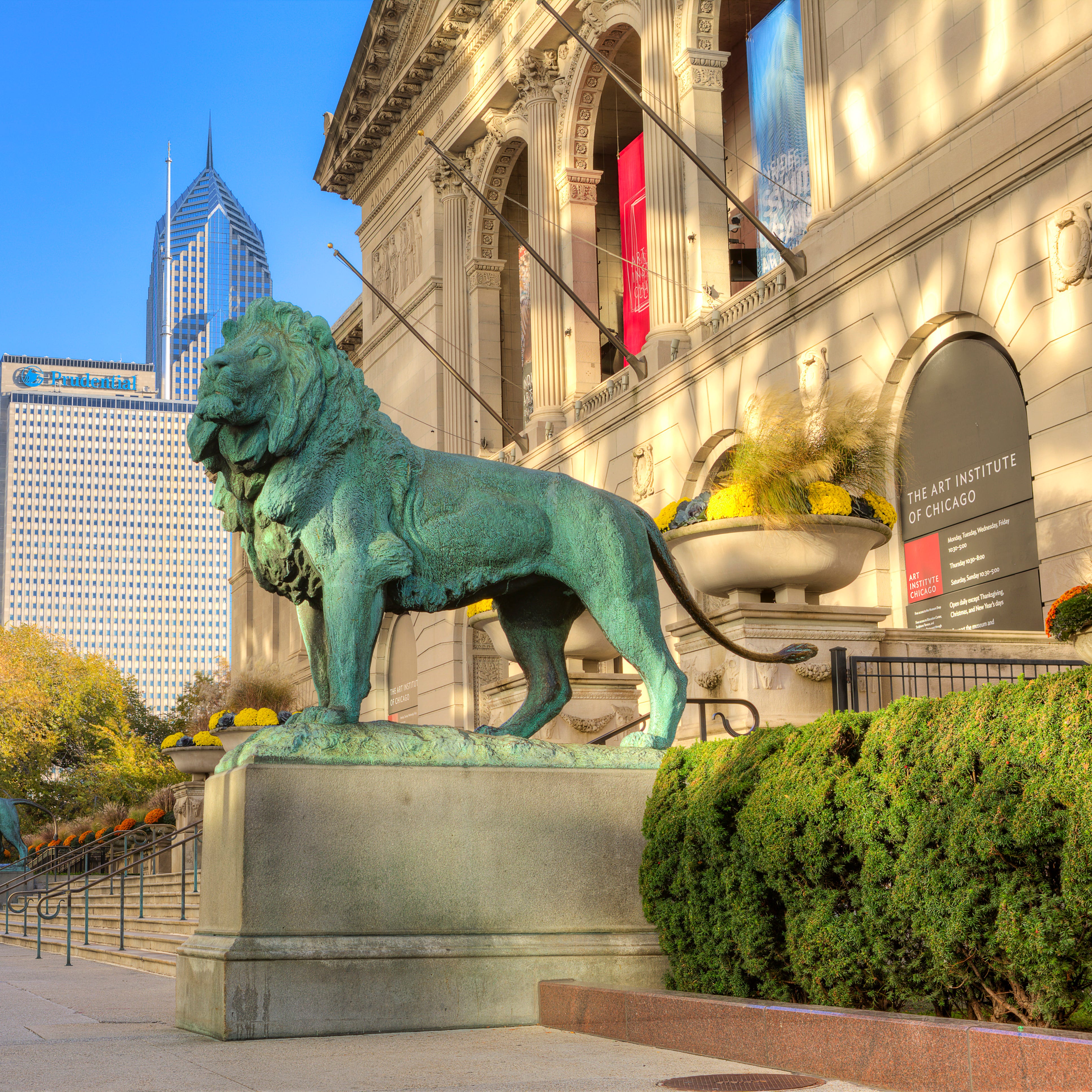 Architecture, Sculpture, Carnivore, Big cats, Lion, City, Felidae, Landmark, Facade, Arch, 
