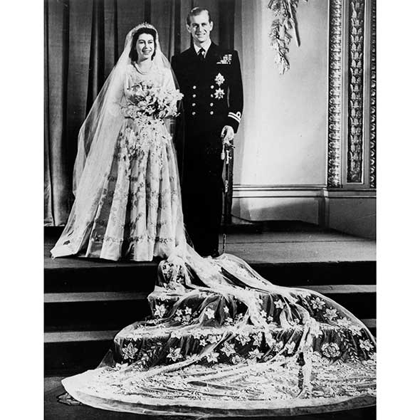 Bridal clothing, Photograph, Bridal veil, Formal wear, Dress, Style, Veil, Bride, Gown, Wedding dress, 