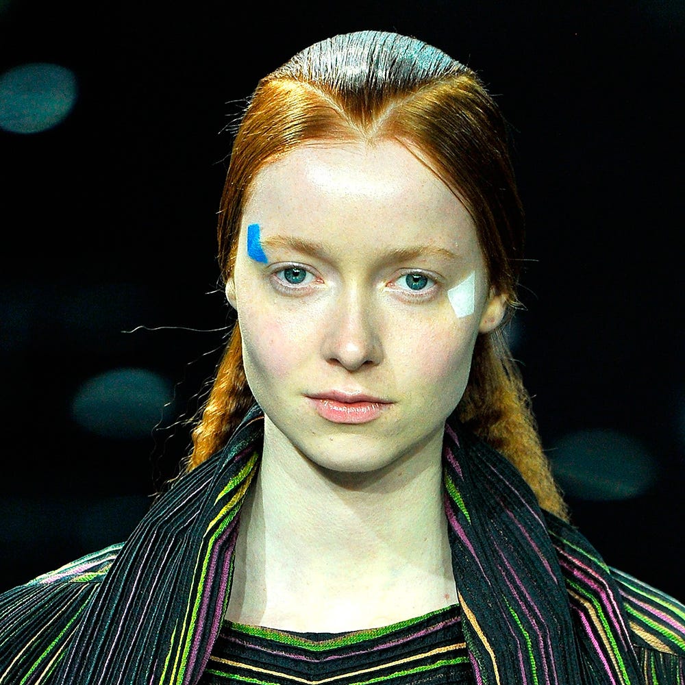 Face, Lip, Hairstyle, Chin, Forehead, Eyebrow, Eyelash, Iris, Fashion, Flash photography, 