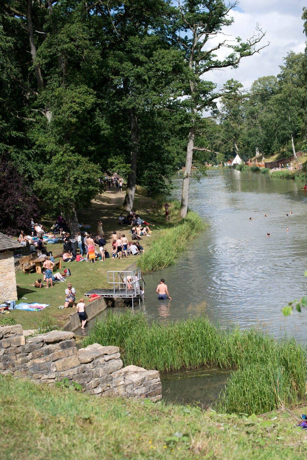 Body of water, Plant, Water resources, Bank, Tree, Pond, Waterway, Watercourse, Garden, Park, 