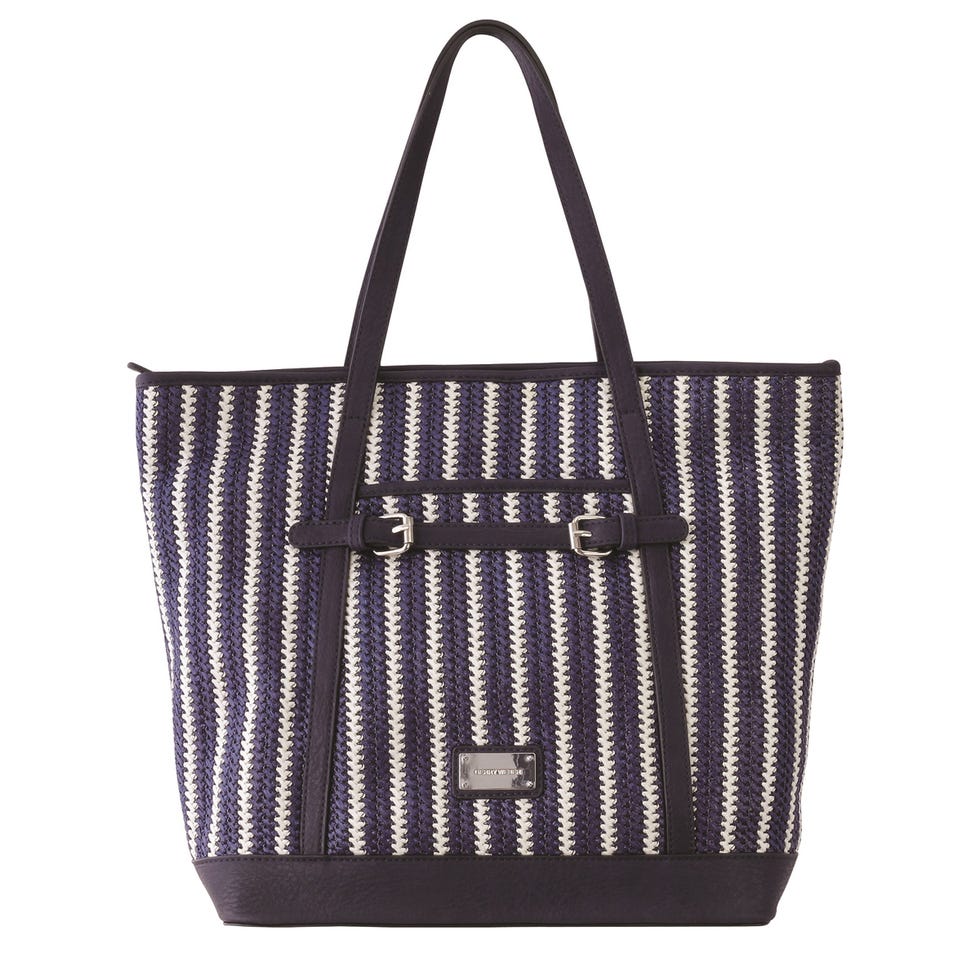 Product, Bag, White, Style, Luggage and bags, Shoulder bag, Beauty, Beige, Material property, Design, 