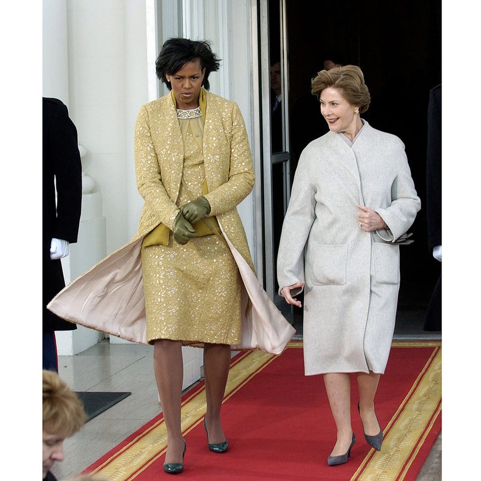 Sleeve, Coat, Outerwear, Style, Flooring, Collar, Suit trousers, Blazer, Fashion, Bag, 