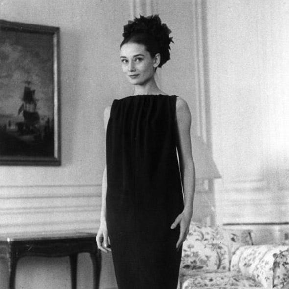 Hairstyle, Photograph, Dress, Monochrome, Style, Monochrome photography, Black-and-white, Vintage clothing, Day dress, One-piece garment, 