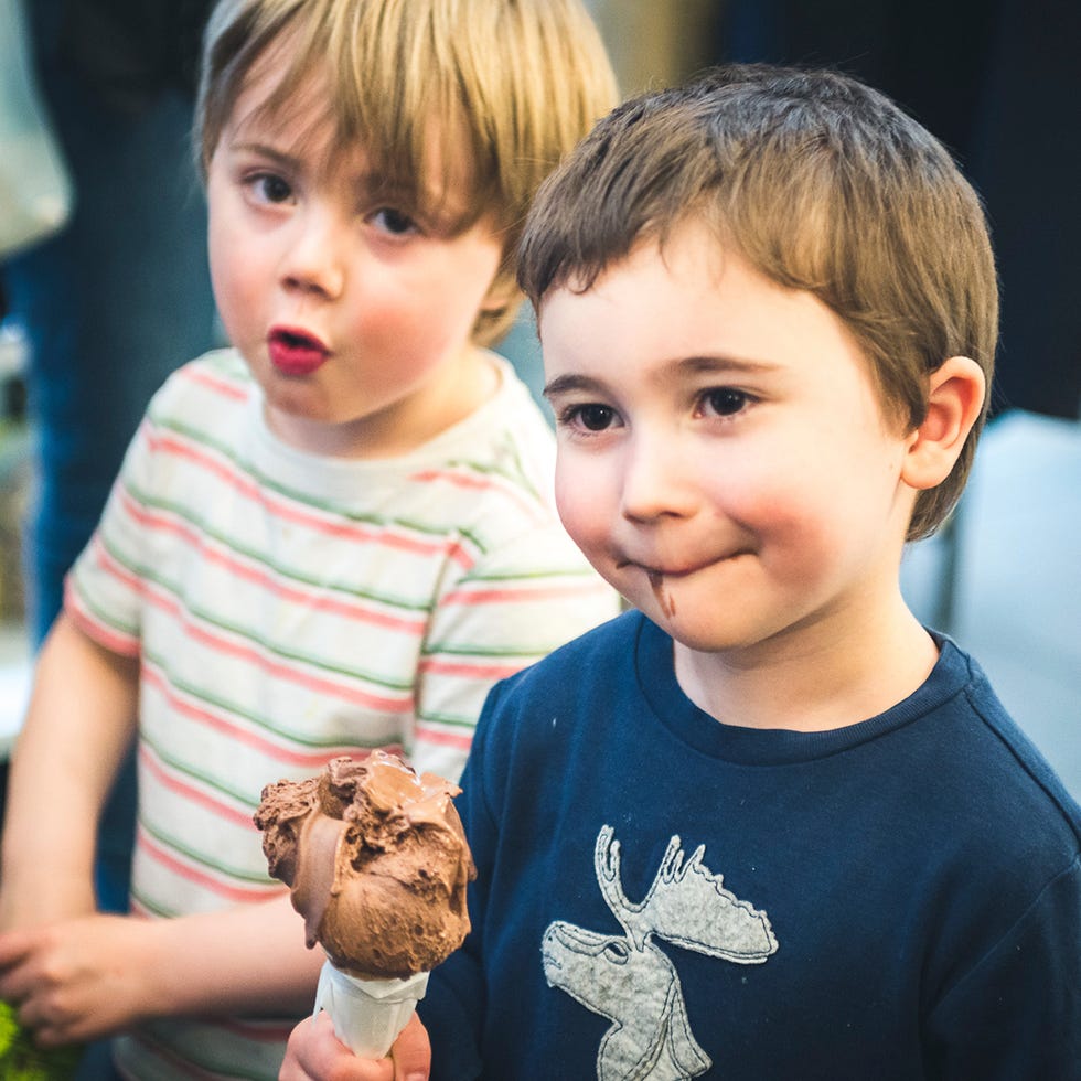 Ear, Nose, Cheek, Hairstyle, Eye, Child, T-shirt, Dessert, Chocolate ice cream, Toddler, 