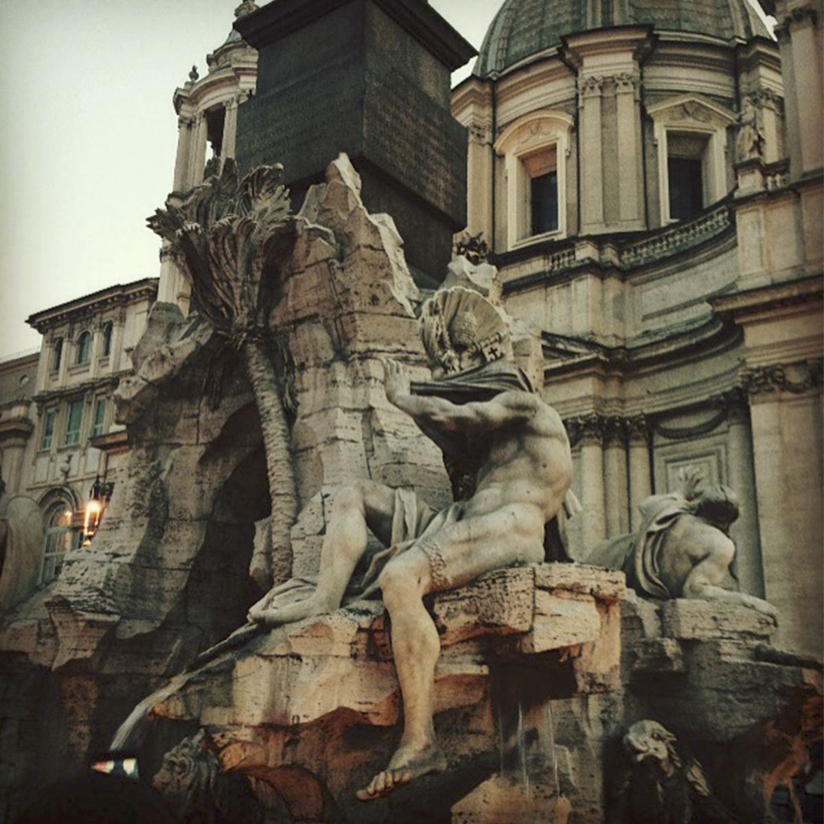 Sculpture, Landmark, Art, Classical sculpture, Ancient history, Monument, Statue, History, Dome, Classical architecture, 