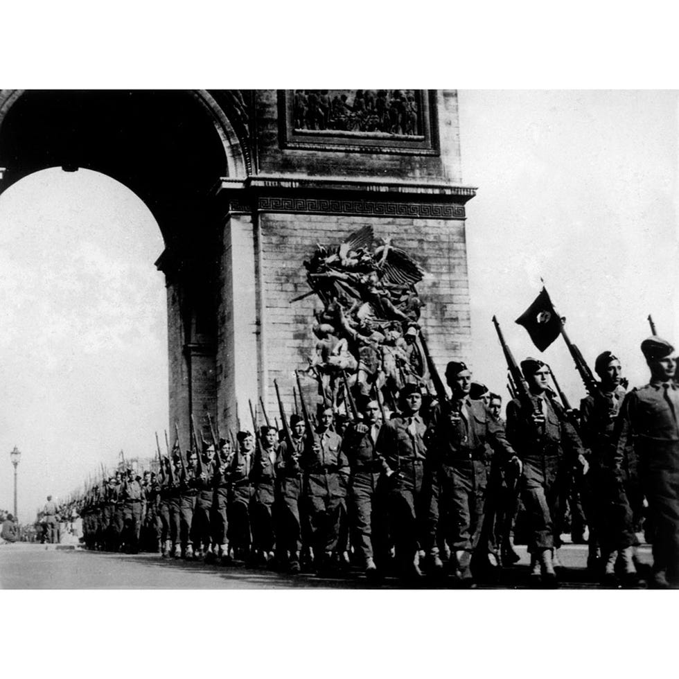 People, Soldier, Standing, Flag, Military person, Arch, Military organization, Troop, Military uniform, Squad, 