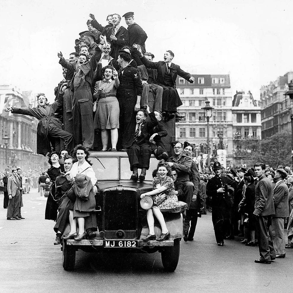 Crowd, Monochrome, Classic, Classic car, Antique car, Vintage clothing, Retro style, Town square, History, 