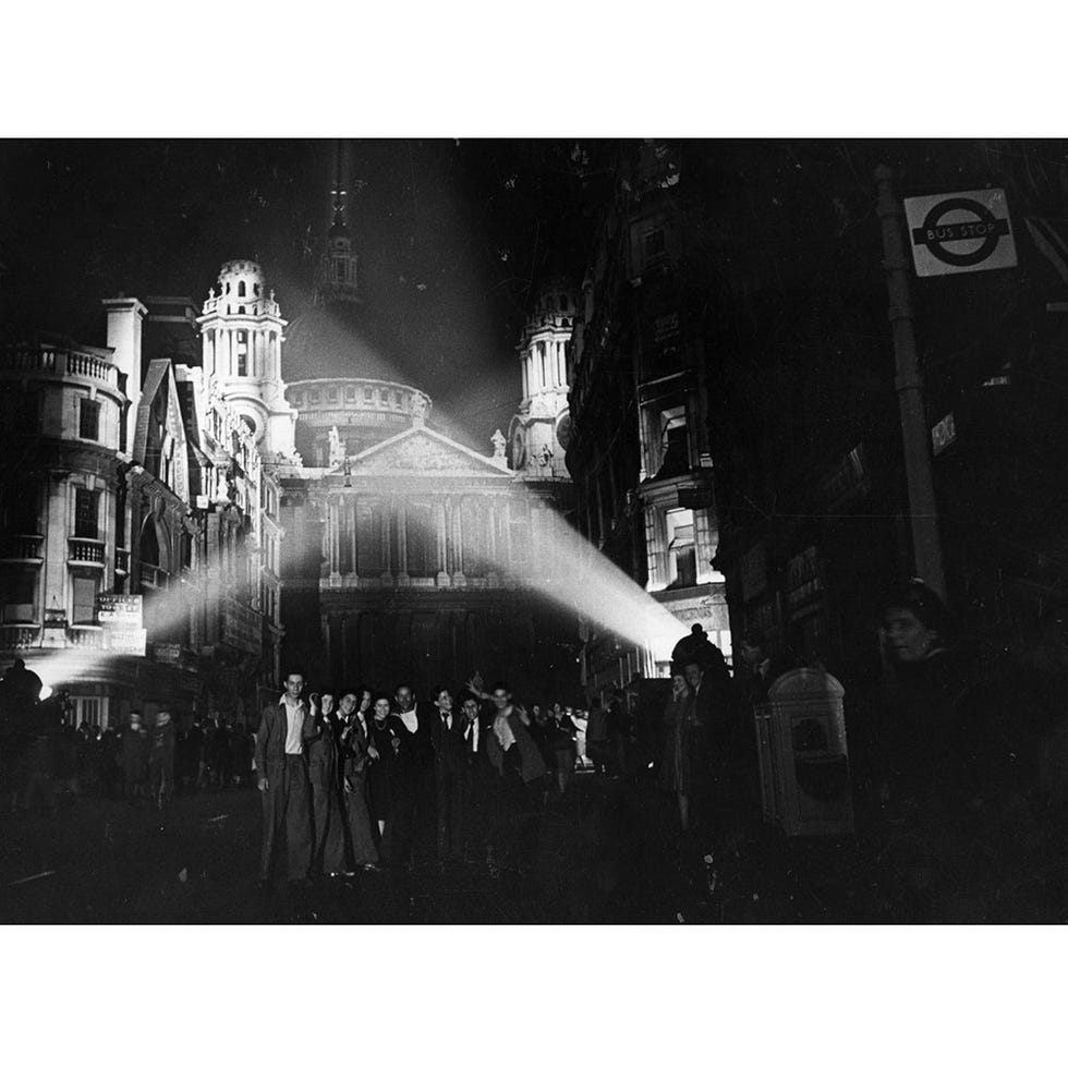 Monochrome photography, Space, Black-and-white, Monochrome, Midnight, Metropolis, Astronomical object, Stock photography, Water feature, 