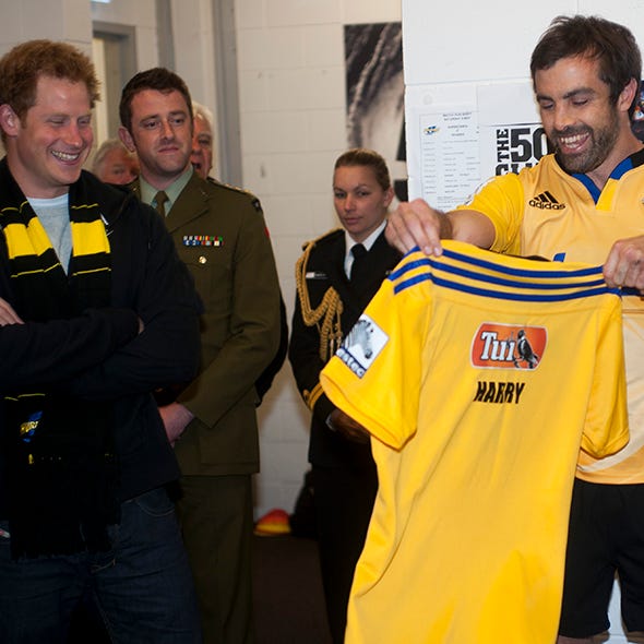 Jersey, Sports uniform, Sportswear, Uniform, Team, Logo, Sports jersey, Government agency, Military uniform, Service, 