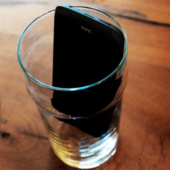 Fluid, Drinkware, Glass, Liquid, Transparent material, Highball glass, Drink, Hardwood, Tumbler, Wood stain, 