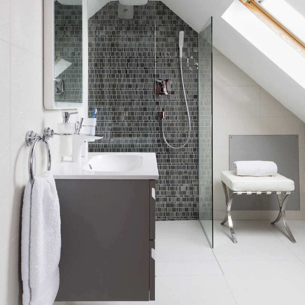 Room, Plumbing fixture, Floor, Architecture, Property, Interior design, Flooring, Bathroom sink, Tap, Wall, 