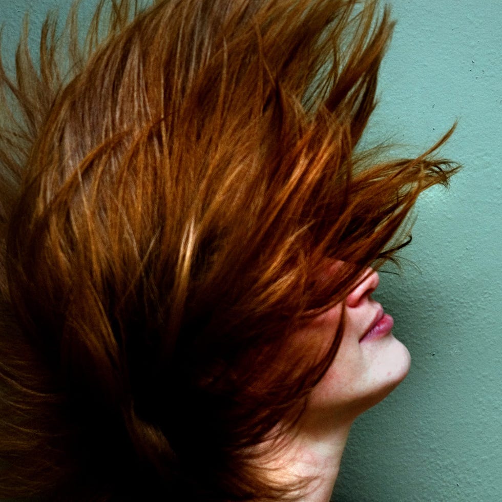 Hairstyle, Chin, Style, Colorfulness, Red hair, Brown hair, Hair coloring, Eyelash, Blond, Feathered hair, 