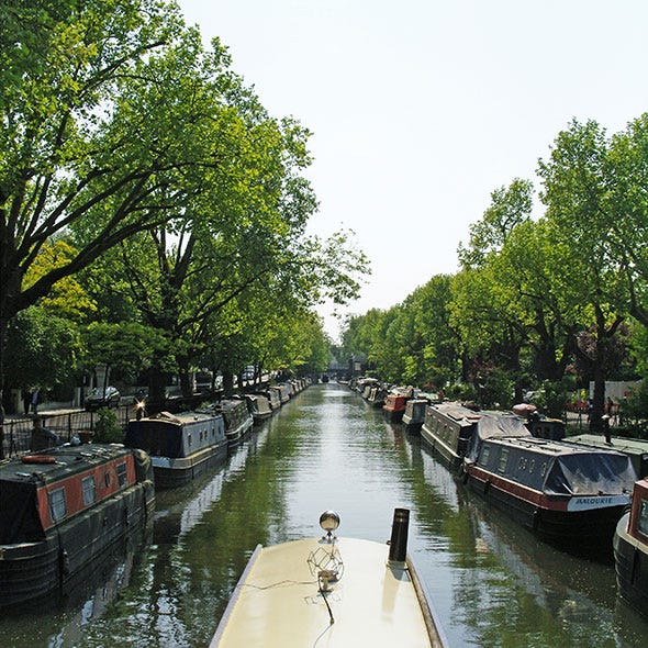 Body of water, Mode of transport, Waterway, Channel, Watercraft, Transport, Canal, Boat, Watercourse, Bank, 