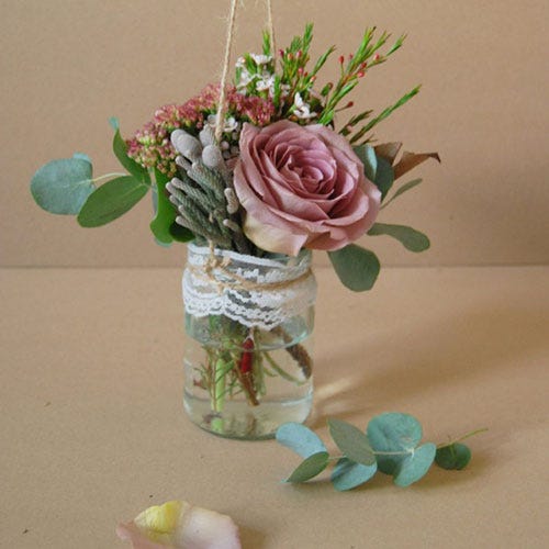Petal, Flower, Flowering plant, Cut flowers, Bouquet, Garden roses, Hybrid tea rose, Botany, Rose family, Flower Arranging, 