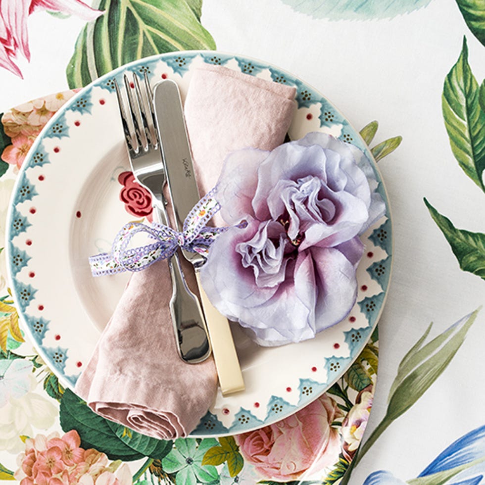 Leaf, Dishware, Pink, Pattern, Ribbon, Lavender, Serveware, Linens, Peach, Kitchen utensil, 