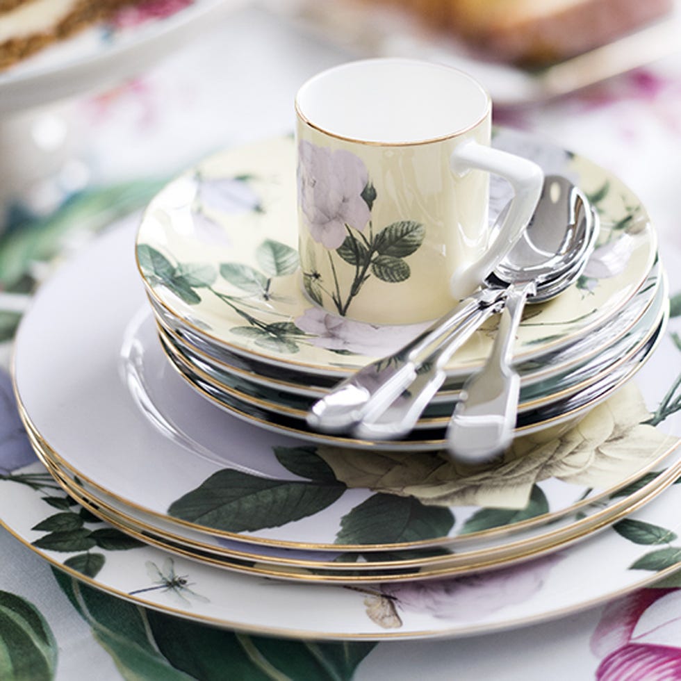 Serveware, Dishware, Cup, Green, Drinkware, Porcelain, Coffee cup, Tableware, Teacup, Saucer, Serveware, Dishware, Cup, Green, Drinkware, Porcelain, Coffee cup, Tableware, Teacup, Saucer,