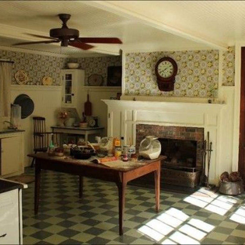 Room, Interior design, Wood, Floor, Property, Wall, Home, Flooring, Ceiling, Living room, 