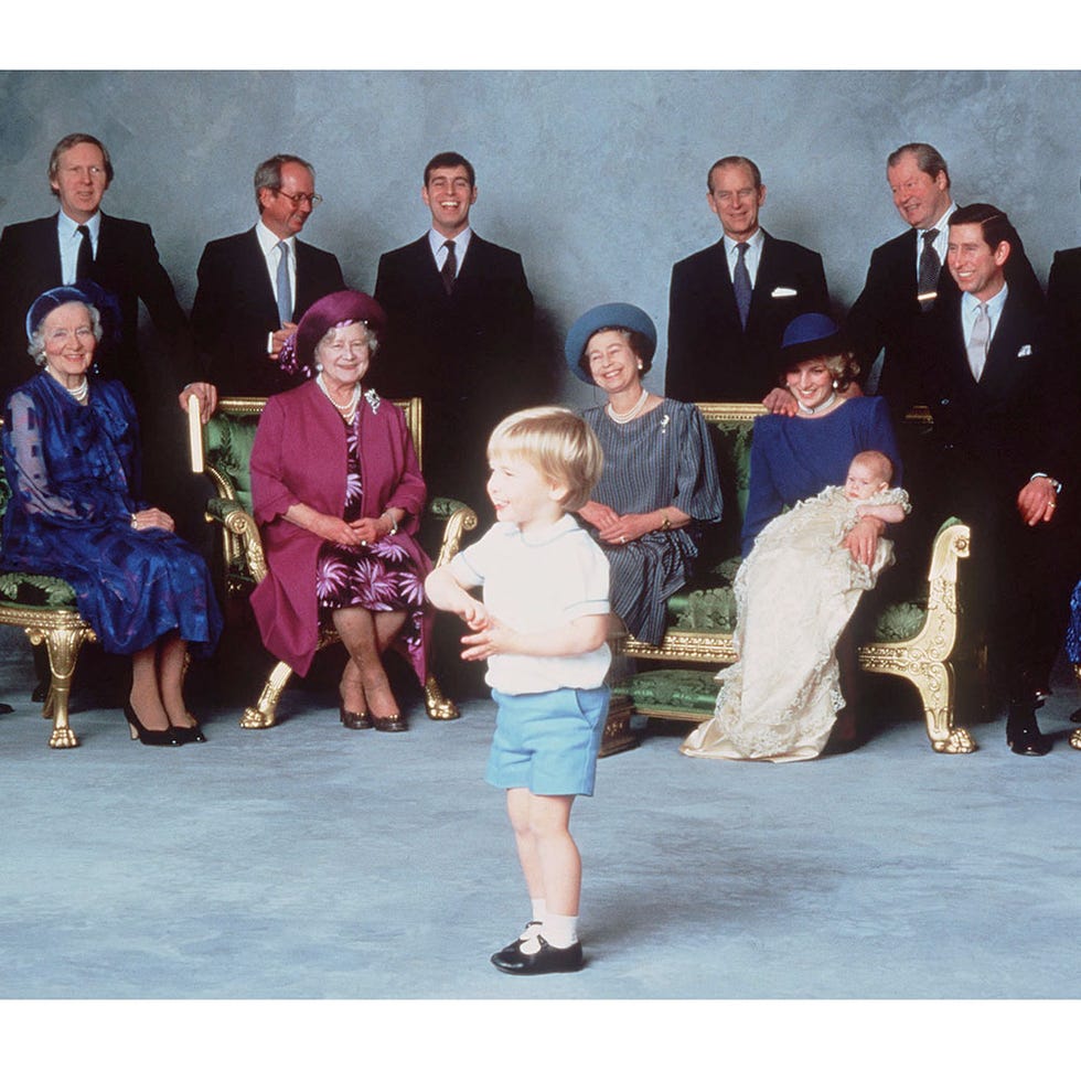 Clothing, Footwear, Leg, People, Trousers, Suit, Suit trousers, Family pictures, Family, Grandparent, 