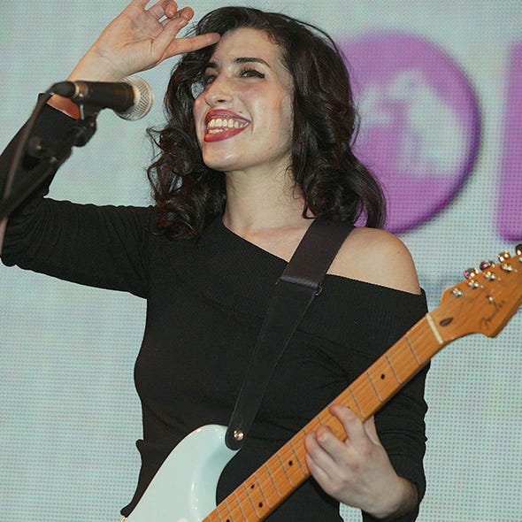 Guitarist, Finger, Musical instrument, Musician, String instrument, Plucked string instruments, Music, String instrument, Hand, Music artist, 