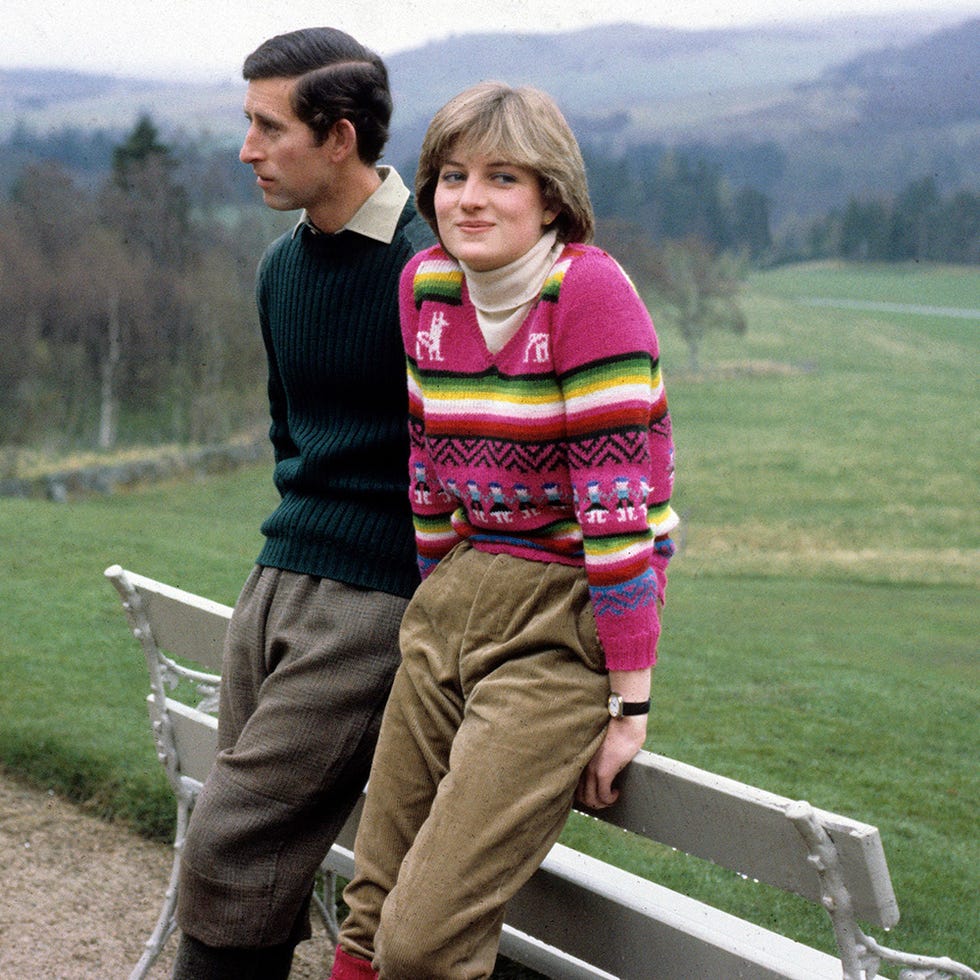 Face, People in nature, Leisure, Travel, Grassland, Sweater, Lap, sweatpant, Khaki pants, Outdoor furniture, 