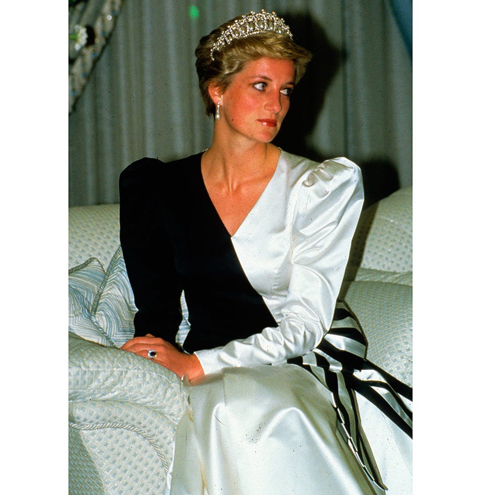 Textile, Headpiece, Headgear, Hair accessory, Fashion, Sitting, Tiara, Fashion design, Fashion model, Model, 