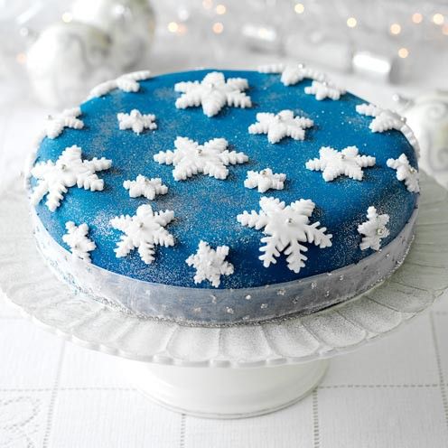 Pretty Christmas Cake Ideas For Your Festive Holiday Table : Red Christmas  Cake with Blue Icing Drips
