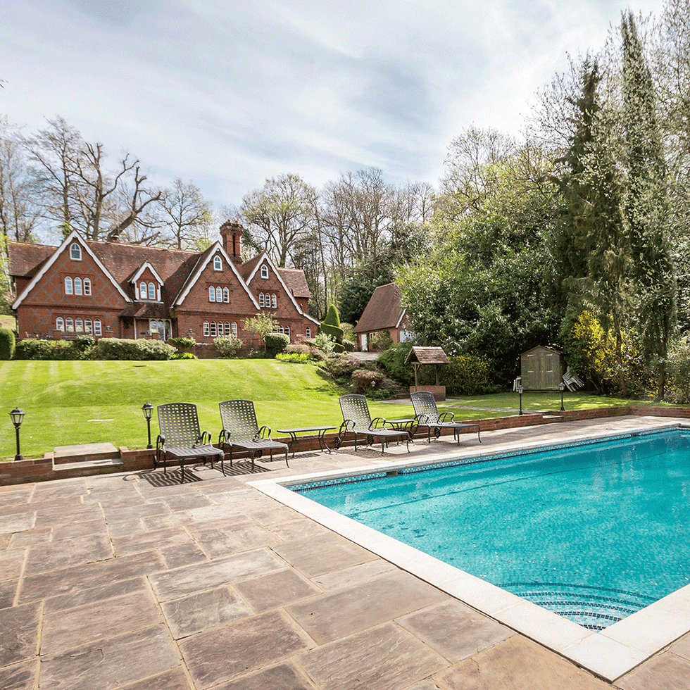 Swimming pool, Property, House, Real estate, Residential area, Garden, Home, Outdoor furniture, Composite material, Cottage, 
