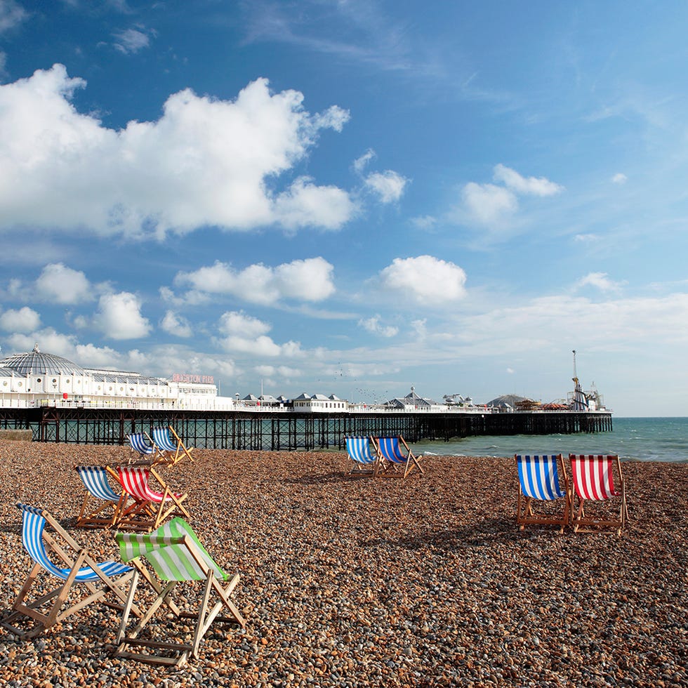Coastal and oceanic landforms, Cloud, Shore, Outdoor furniture, Horizon, Beach, Coast, Ocean, Cumulus, Sea, 