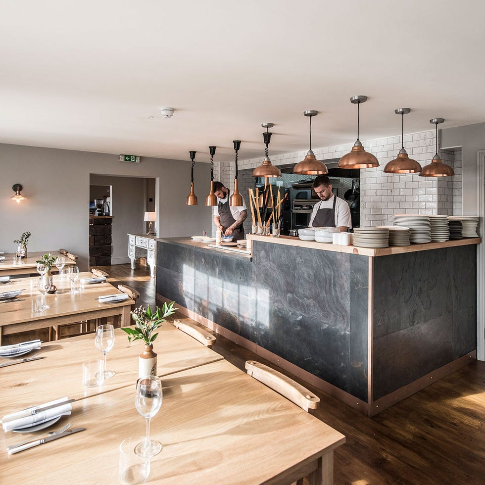 Wood, Interior design, Table, Hardwood, Barware, Interior design, Stemware, Wood stain, Plywood, Laminate flooring, 