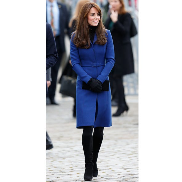 Clothing, Leg, Sleeve, Joint, Outerwear, Standing, Style, Coat, Street fashion, Winter, 