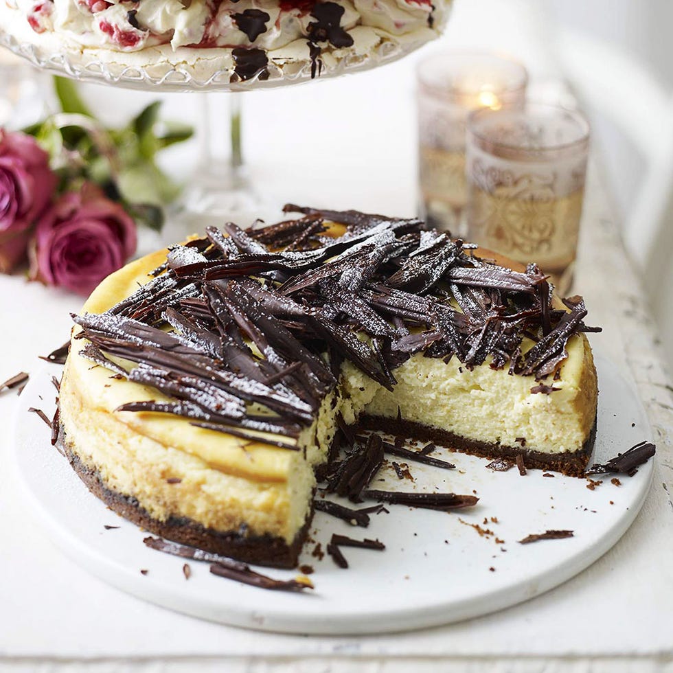 Cuisine, Food, Ingredient, Dessert, Sweetness, Baked goods, Dish, Plate, Recipe, Petal, 