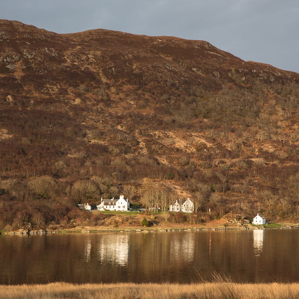 Mountainous landforms, Reflection, Mountain, Bank, Reservoir, Rural area, Formation, Tarn, Loch, Fell, 