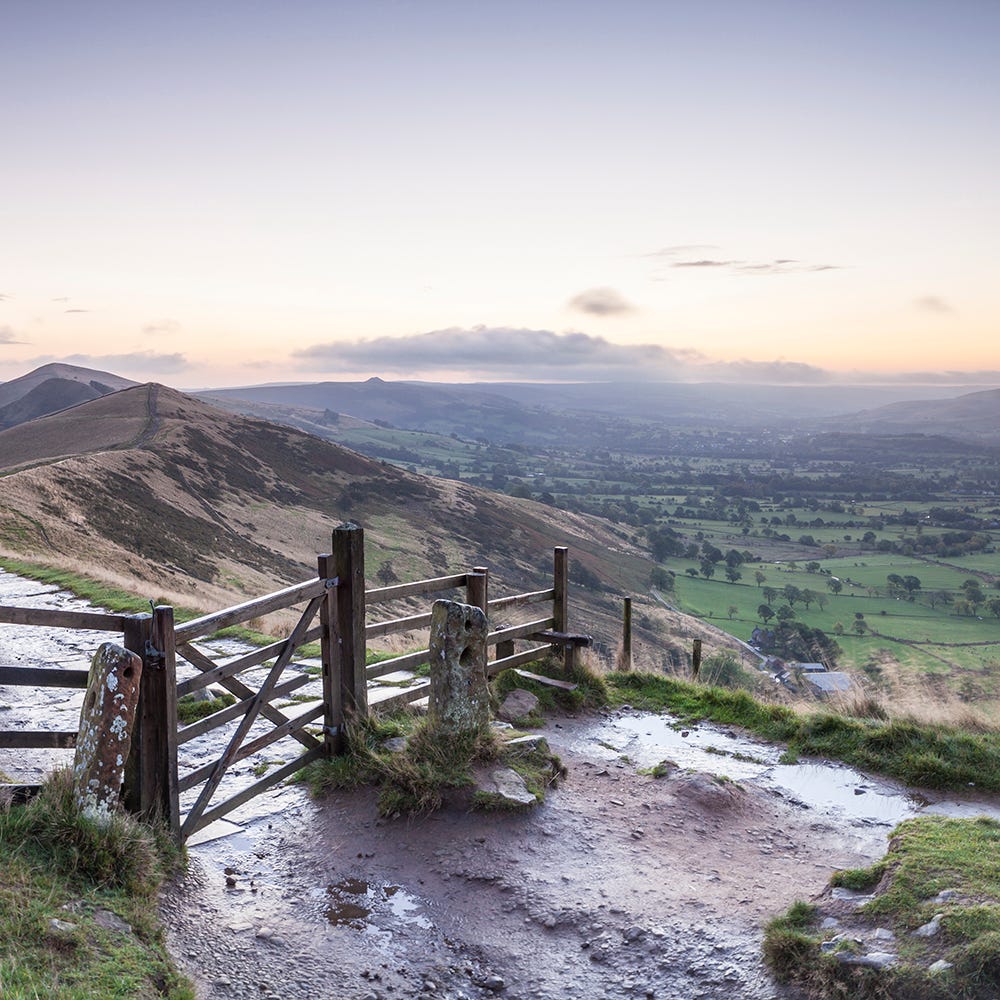 Mountainous landforms, Highland, Landscape, Mountain range, Hill, Mountain, Fell, Valley, Ridge, Split-rail fence, 
