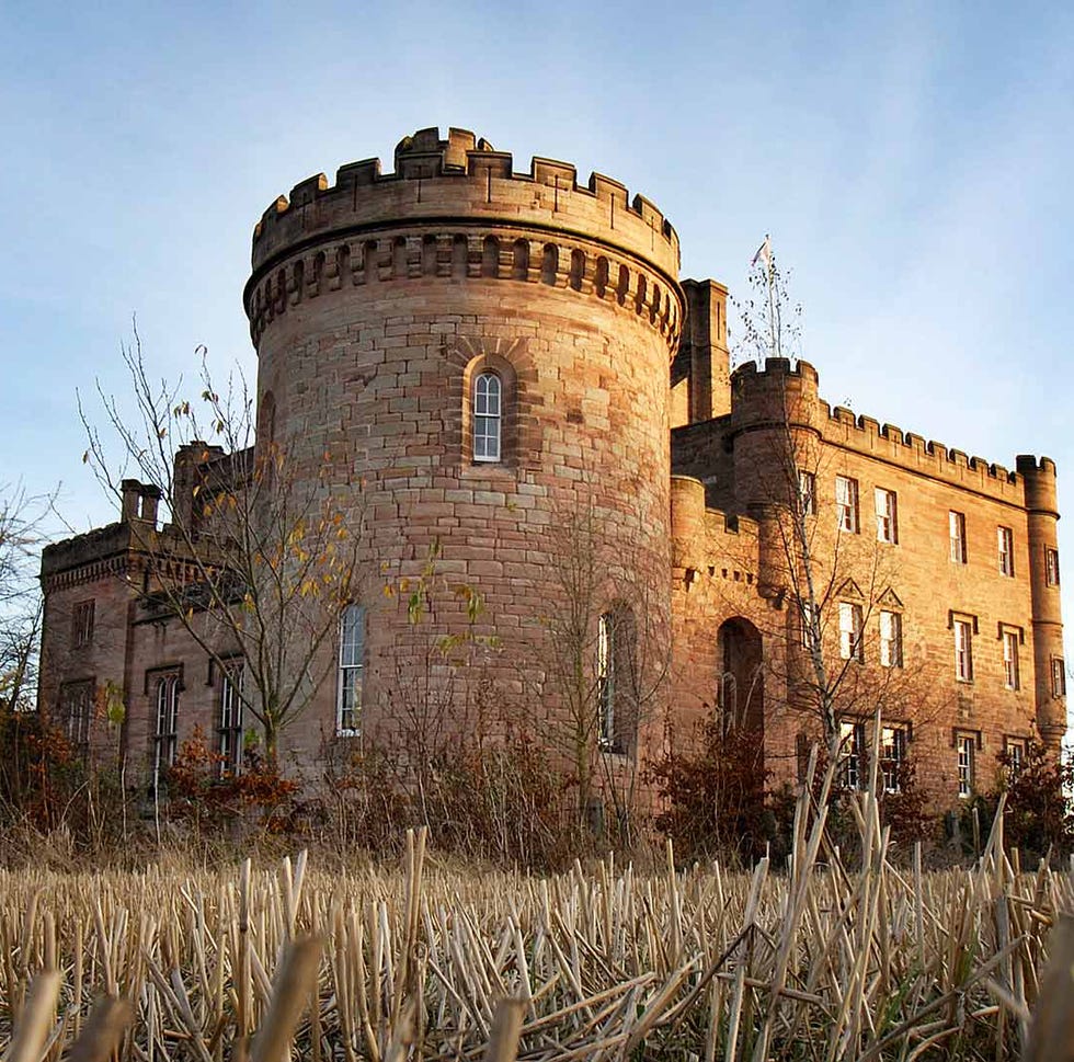 Architecture, Building, Facade, Wall, Landmark, Castle, Medieval architecture, Grass family, Arch, Historic site, 