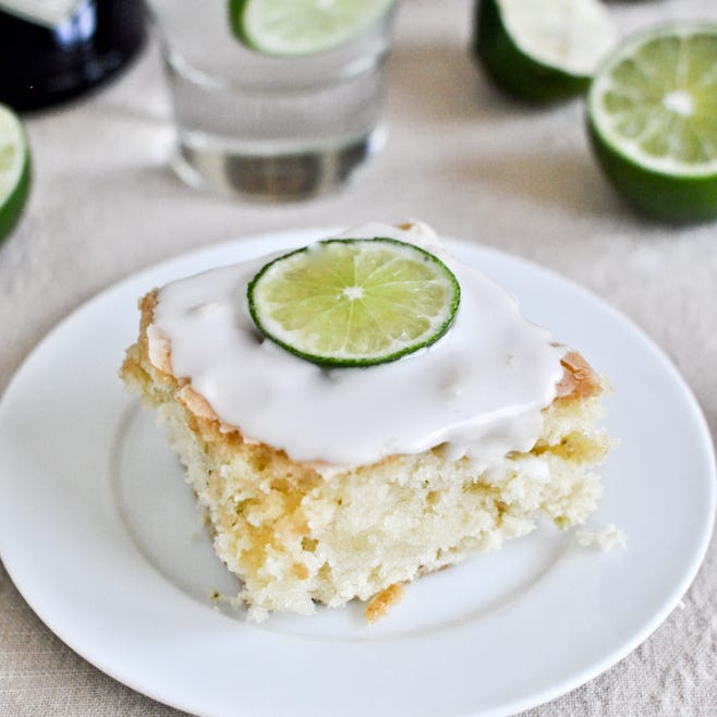 Green, Food, Dishware, Lemon, Serveware, Ingredient, Plate, Citrus, Cuisine, Tableware, 
