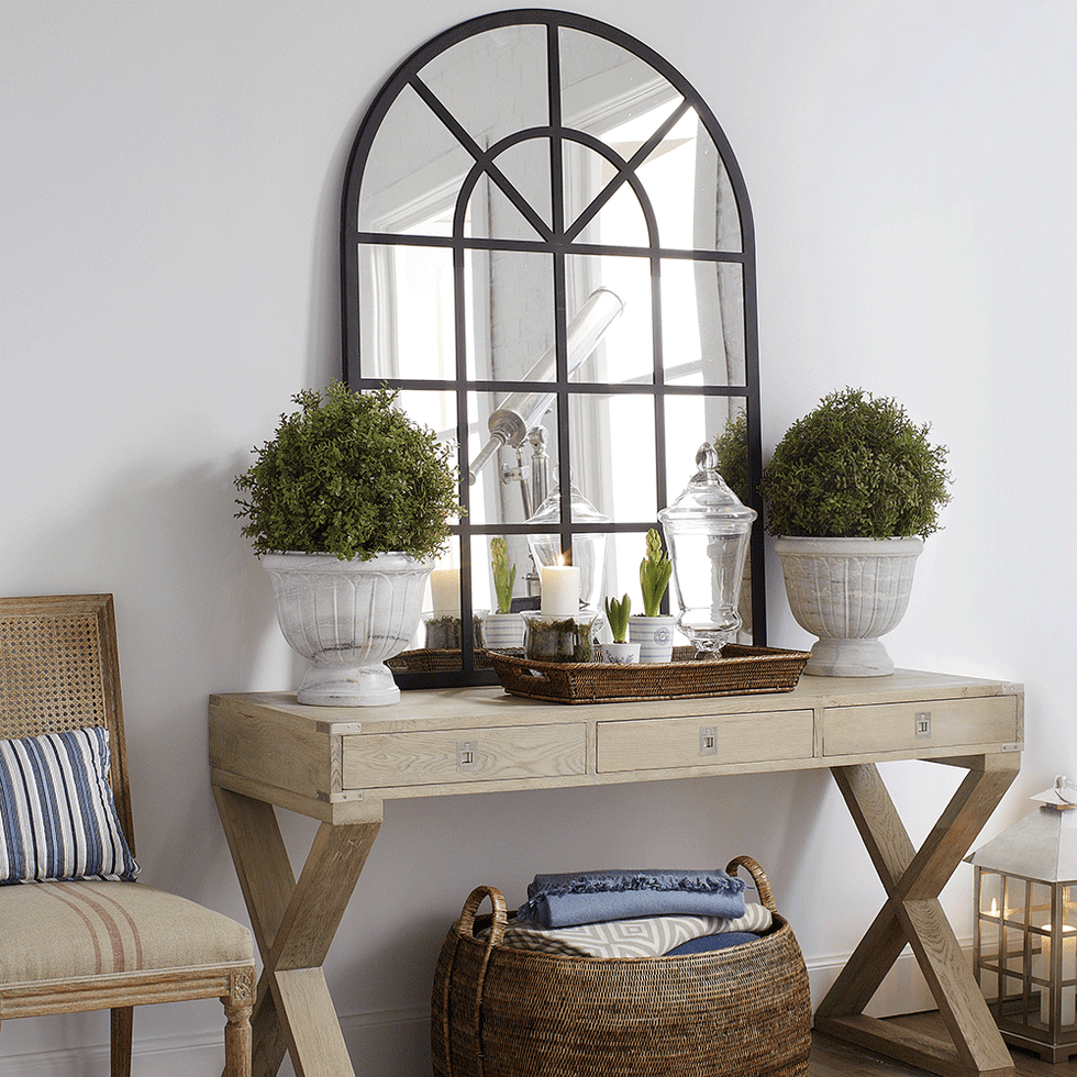 Flowerpot, Room, Furniture, Table, Interior design, Interior design, Fixture, Home accessories, Houseplant, Daylighting, 