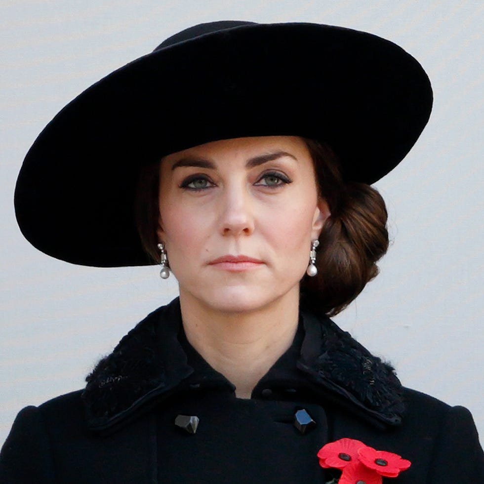 Clothing, Hat, Fashion accessory, Chin, Costume hat, Headgear, Costume accessory, Lip, Black hair, Sun hat, 