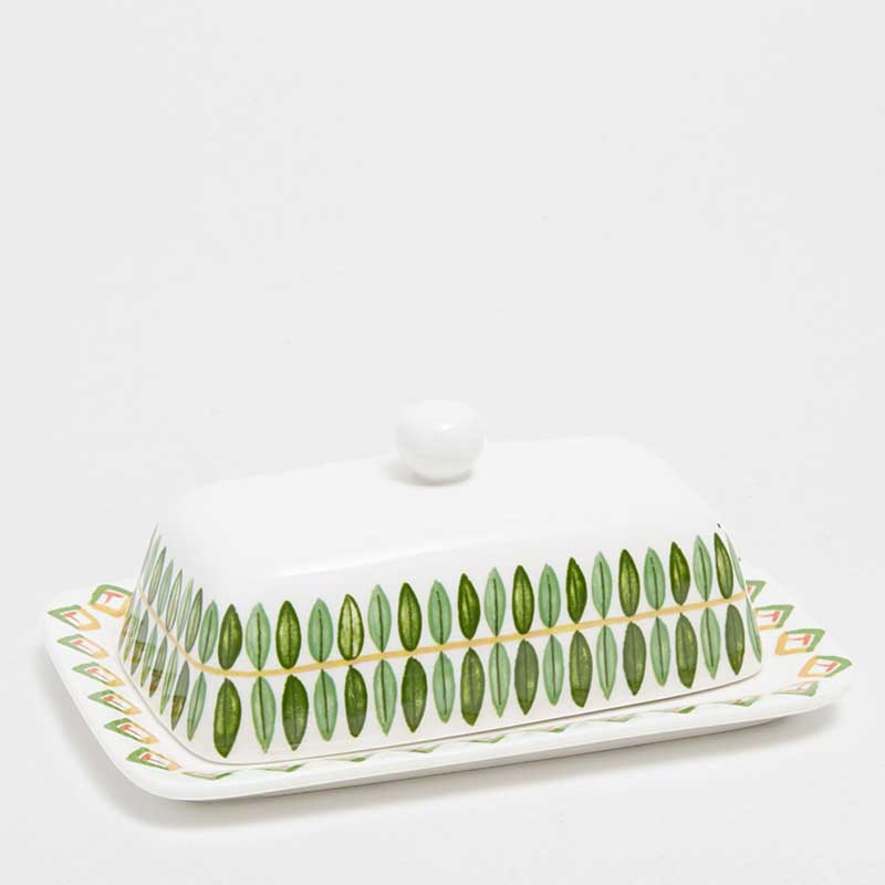 Dishware, Serveware, Cuisine, Plate, Cake, Serving tray, Garnish, 