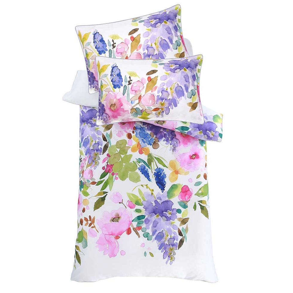 Purple, Textile, Lilac, Violet, Linens, Satin, Duvet, Neck, Dress, Bedding, 