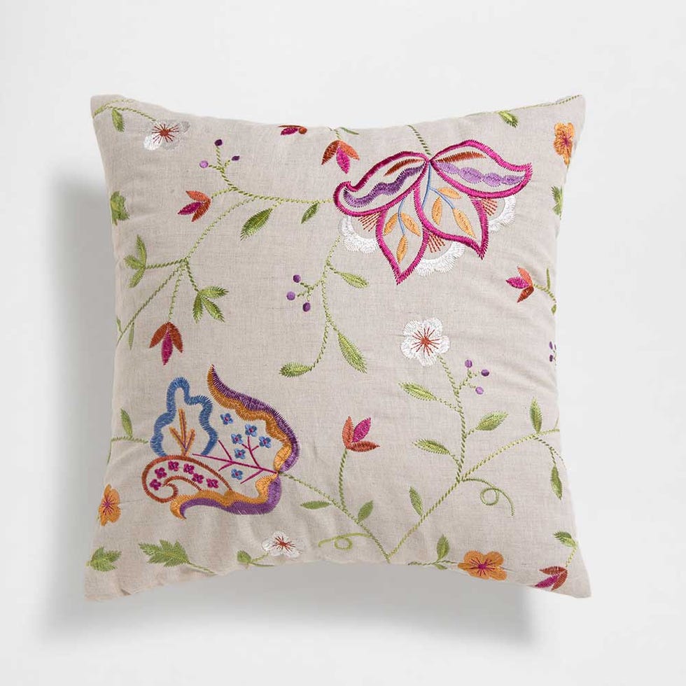 Throw pillow, Cushion, Pillow, Pink, Textile, Furniture, Lilac, Linens, Home accessories, Pattern, 