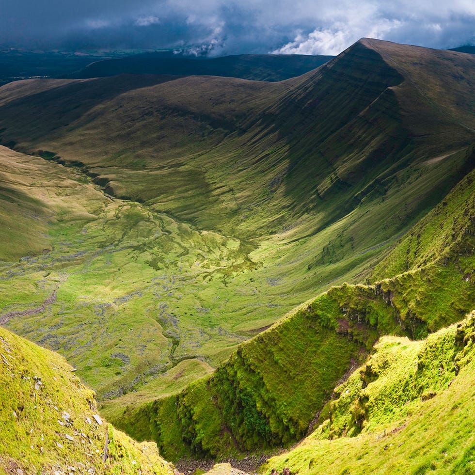 Mountainous landforms, Highland, Mountain, Nature, Hill, Natural landscape, Valley, Fell, Grassland, Wilderness, 
