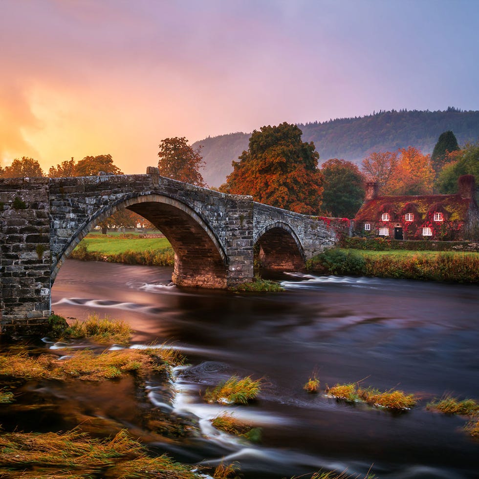 Arch bridge, Bridge, Humpback bridge, Nature, Sky, Water, River, Natural landscape, Devil's bridge, Landmark, 